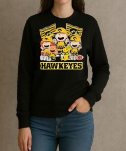 Iowa Hawkeyes Shop Snoopy Charlie Brown And Friends Hawkeyes Flags T Shirt sweater