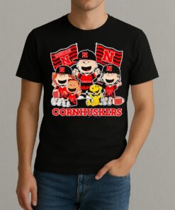 Nebraska Cornhuskers Shop Snoopy Charlie Brown And Friends Cornhuskers Flags T Shirt