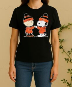 Nice Cincinnati Bengals Snoopy And Charlie Brown Best Friends Women Shirt