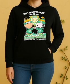 Officials Charlie Brown Fist Bump Snoopy 106Th Anniversary 1920 2026 Green Bay Packers Thank You For The Memories Skyline Unisex Hoodie