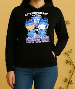 Officials Charlie Brown Fist Bump Snoopy 67Th Anniversary 1959 2026 Tennessee Titans Thank You For The Memories Skyline Unisex Hoodie