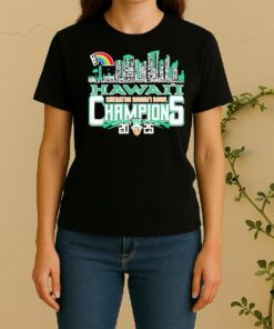 Officials Hawaii Rainbow Warriors Skyline Players Name 2025 Hawaii Bowl Champions Women Shirt