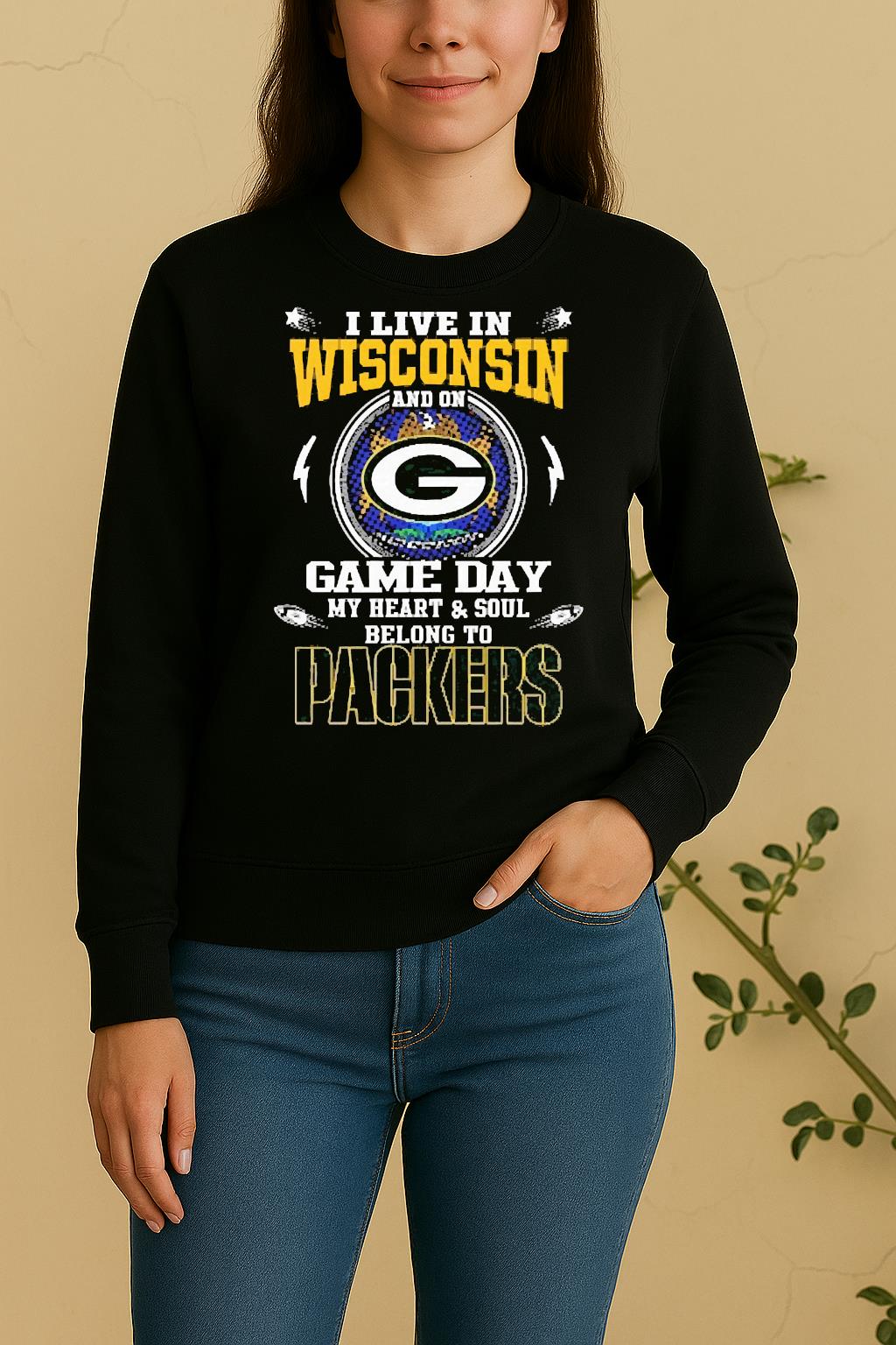 Officials I Live In Wisconsin And On Game Day My Heart And Soul Belongs To Green Bay Packers 2025 Sweater