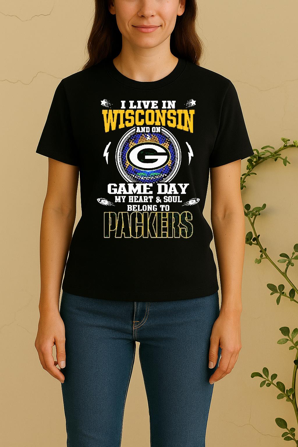 Officials I Live In Wisconsin And On Game Day My Heart And Soul Belongs To Green Bay Packers 2025 Women Shirt