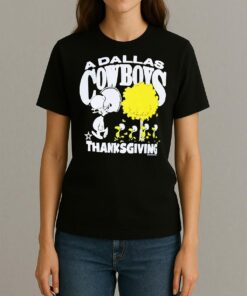 Snoopy Walk A Dallas Cowboys Thanksgiving Premium Womentee